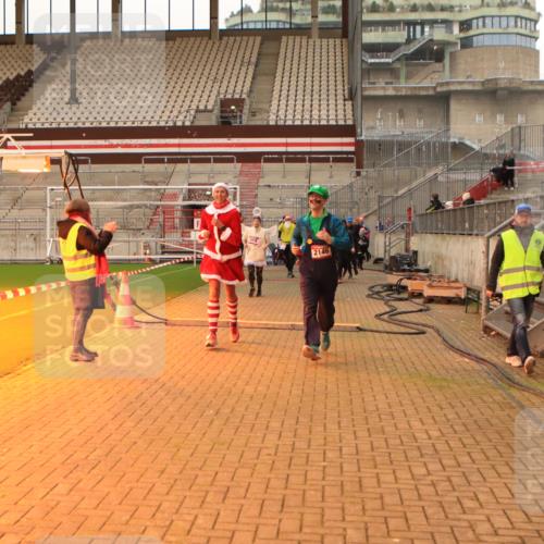 08.12.2024 - St. Pauli X-Mass-Run No. 14 Kathrin Stürmer Photography http://msf.ph/oto/7543386 08.12.2024 10:05:17 Ziel  meine-sportfotos.de