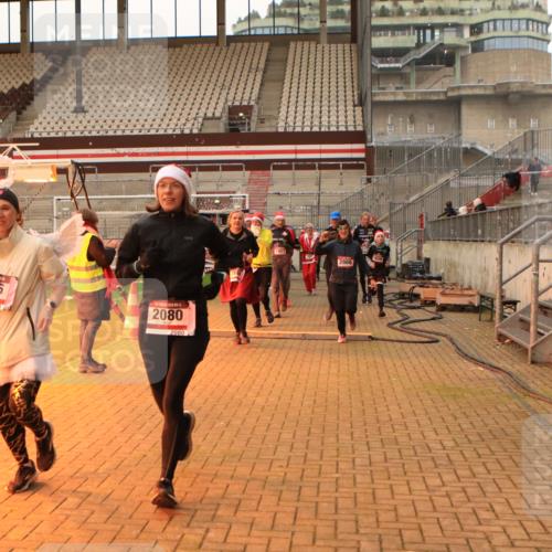 08.12.2024 - St. Pauli X-Mass-Run No. 14 Kathrin Stürmer Photography http://msf.ph/oto/7543404 08.12.2024 10:05:21 Ziel  meine-sportfotos.de