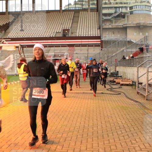 08.12.2024 - St. Pauli X-Mass-Run No. 14 Kathrin Stürmer Photography http://msf.ph/oto/7543405 08.12.2024 10:05:21 Ziel  meine-sportfotos.de