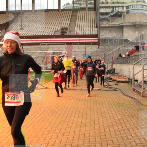 08.12.2024 - St. Pauli X-Mass-Run No. 14 Kathrin Stürmer Photography http://msf.ph/oto/7543407 08.12.2024 10:05:22 Ziel  meine-sportfotos.de