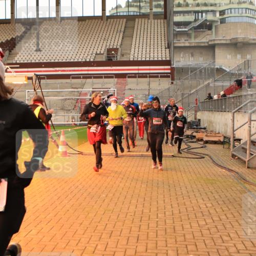 08.12.2024 - St. Pauli X-Mass-Run No. 14 Kathrin Stürmer Photography http://msf.ph/oto/7543408 08.12.2024 10:05:22 Ziel  meine-sportfotos.de