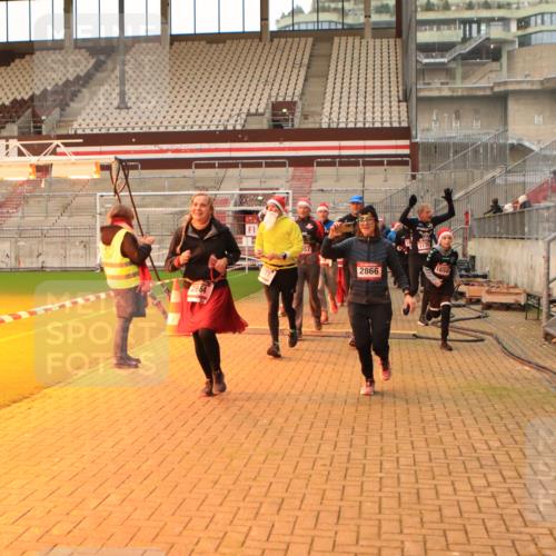 08.12.2024 - St. Pauli X-Mass-Run No. 14 Kathrin Stürmer Photography http://msf.ph/oto/7543411 08.12.2024 10:05:22 Ziel  meine-sportfotos.de