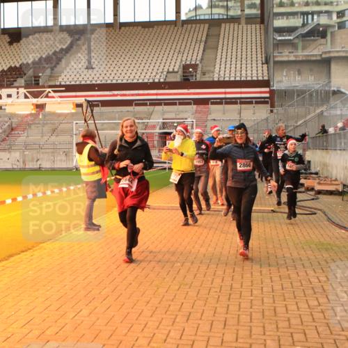 08.12.2024 - St. Pauli X-Mass-Run No. 14 Kathrin Stürmer Photography http://msf.ph/oto/7543412 08.12.2024 10:05:23 Ziel  meine-sportfotos.de