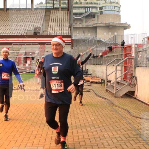 08.12.2024 - St. Pauli X-Mass-Run No. 14 Kathrin Stürmer Photography http://msf.ph/oto/7543444 08.12.2024 10:05:31 Ziel  meine-sportfotos.de