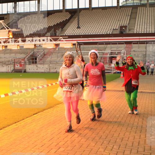 08.12.2024 - St. Pauli X-Mass-Run No. 14 Kathrin Stürmer Photography http://msf.ph/oto/7543467 08.12.2024 10:05:36 Ziel  meine-sportfotos.de