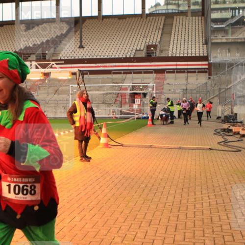 08.12.2024 - St. Pauli X-Mass-Run No. 14 Kathrin Stürmer Photography http://msf.ph/oto/7543471 08.12.2024 10:05:38 Ziel  meine-sportfotos.de