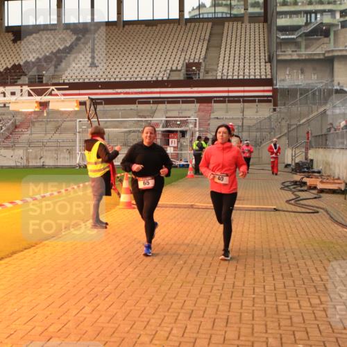 08.12.2024 - St. Pauli X-Mass-Run No. 14 Kathrin Stürmer Photography http://msf.ph/oto/7543487 08.12.2024 10:05:49 Ziel  meine-sportfotos.de