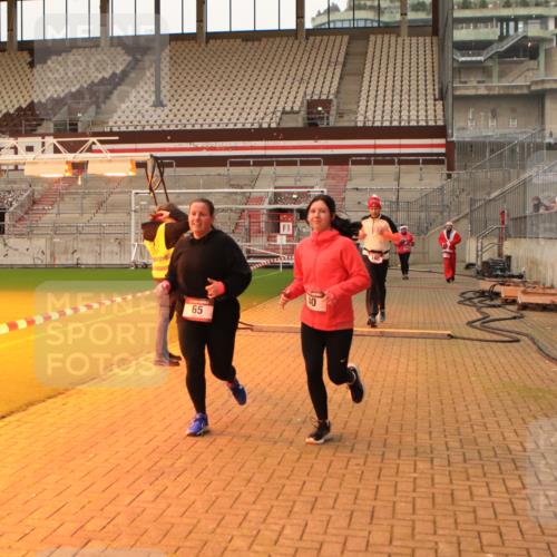 08.12.2024 - St. Pauli X-Mass-Run No. 14 Kathrin Stürmer Photography http://msf.ph/oto/7543489 08.12.2024 10:05:49 Ziel  meine-sportfotos.de