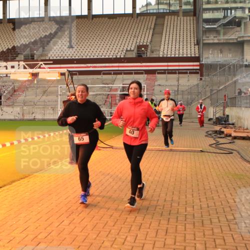 08.12.2024 - St. Pauli X-Mass-Run No. 14 Kathrin Stürmer Photography http://msf.ph/oto/7543490 08.12.2024 10:05:49 Ziel  meine-sportfotos.de