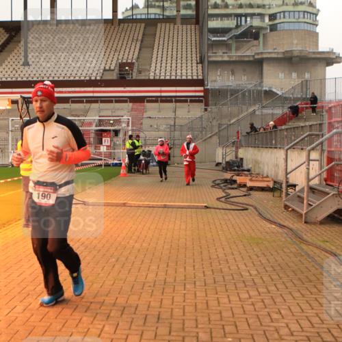 08.12.2024 - St. Pauli X-Mass-Run No. 14 Kathrin Stürmer Photography http://msf.ph/oto/7543504 08.12.2024 10:05:52 Ziel  meine-sportfotos.de