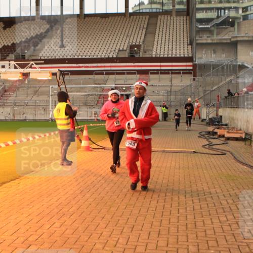 08.12.2024 - St. Pauli X-Mass-Run No. 14 Kathrin Stürmer Photography http://msf.ph/oto/7543519 08.12.2024 10:05:57 Ziel  meine-sportfotos.de