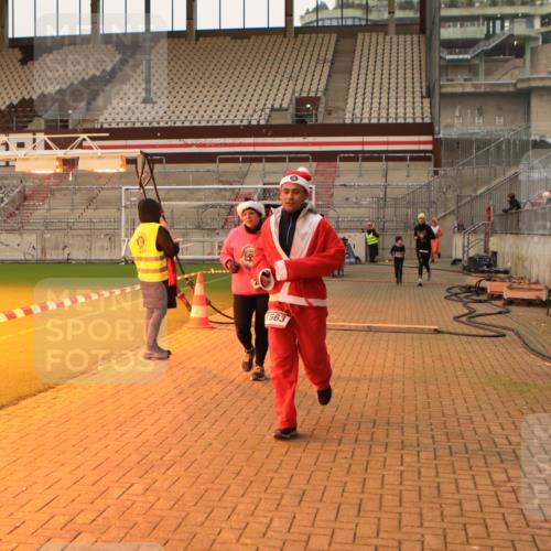 08.12.2024 - St. Pauli X-Mass-Run No. 14 Kathrin Stürmer Photography http://msf.ph/oto/7543520 08.12.2024 10:05:57 Ziel  meine-sportfotos.de