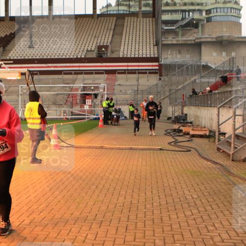 08.12.2024 - St. Pauli X-Mass-Run No. 14 Kathrin Stürmer Photography http://msf.ph/oto/7543528 08.12.2024 10:05:59 Ziel  meine-sportfotos.de