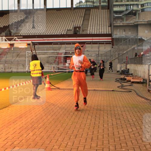 08.12.2024 - St. Pauli X-Mass-Run No. 14 Kathrin Stürmer Photography http://msf.ph/oto/7543544 08.12.2024 10:06:06 Ziel  meine-sportfotos.de