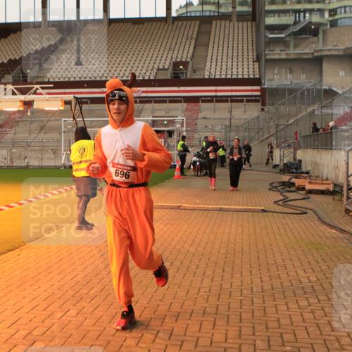 08.12.2024 - St. Pauli X-Mass-Run No. 14 Kathrin Stürmer Photography http://msf.ph/oto/7543548 08.12.2024 10:06:06 Ziel  meine-sportfotos.de