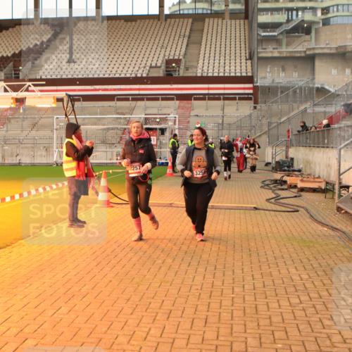 08.12.2024 - St. Pauli X-Mass-Run No. 14 Kathrin Stürmer Photography http://msf.ph/oto/7543555 08.12.2024 10:06:11 Ziel  meine-sportfotos.de