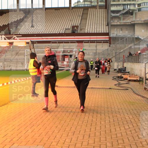 08.12.2024 - St. Pauli X-Mass-Run No. 14 Kathrin Stürmer Photography http://msf.ph/oto/7543558 08.12.2024 10:06:11 Ziel  meine-sportfotos.de