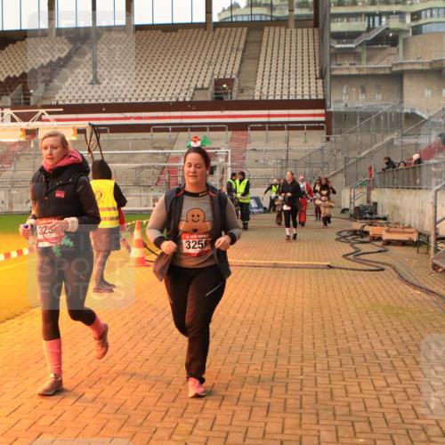 08.12.2024 - St. Pauli X-Mass-Run No. 14 Kathrin Stürmer Photography http://msf.ph/oto/7543562 08.12.2024 10:06:12 Ziel  meine-sportfotos.de