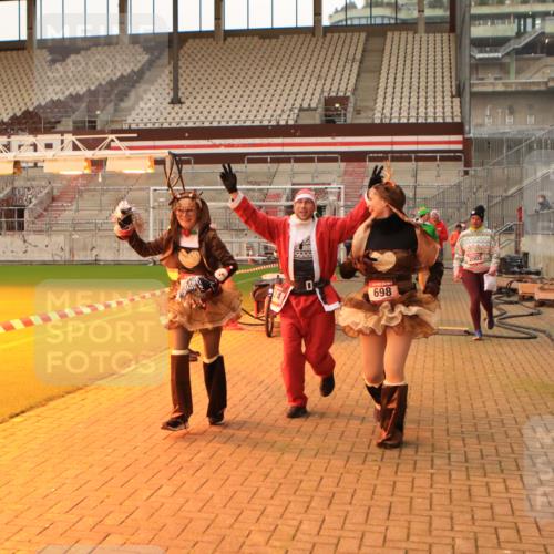 08.12.2024 - St. Pauli X-Mass-Run No. 14 Kathrin Stürmer Photography http://msf.ph/oto/7543575 08.12.2024 10:06:19 Ziel  meine-sportfotos.de