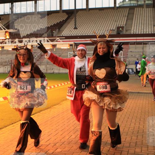 08.12.2024 - St. Pauli X-Mass-Run No. 14 Kathrin Stürmer Photography http://msf.ph/oto/7543580 08.12.2024 10:06:20 Ziel  meine-sportfotos.de