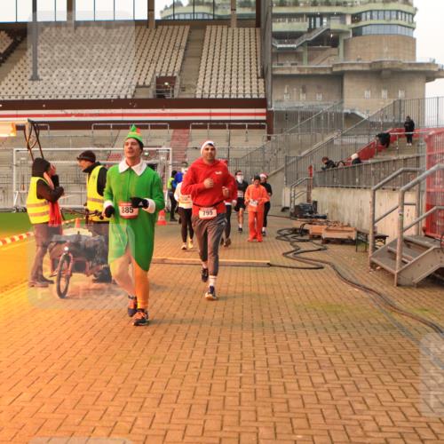 08.12.2024 - St. Pauli X-Mass-Run No. 14 Kathrin Stürmer Photography http://msf.ph/oto/7543593 08.12.2024 10:06:24 Ziel  meine-sportfotos.de