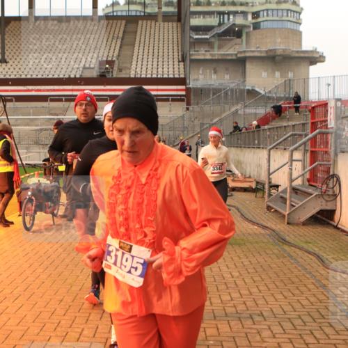 08.12.2024 - St. Pauli X-Mass-Run No. 14 Kathrin Stürmer Photography http://msf.ph/oto/7543619 08.12.2024 10:06:31 Ziel  meine-sportfotos.de