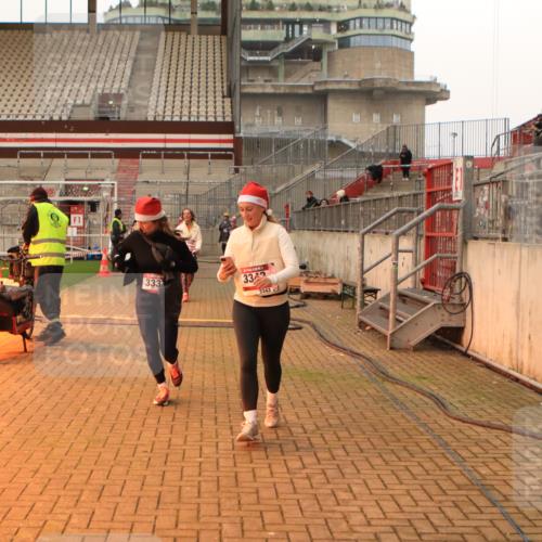 08.12.2024 - St. Pauli X-Mass-Run No. 14 Kathrin Stürmer Photography http://msf.ph/oto/7543622 08.12.2024 10:06:32 Ziel  meine-sportfotos.de