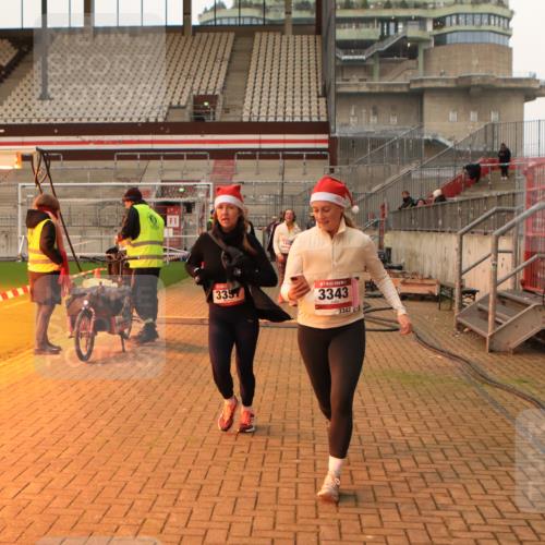 08.12.2024 - St. Pauli X-Mass-Run No. 14 Kathrin Stürmer Photography http://msf.ph/oto/7543623 08.12.2024 10:06:32 Ziel  meine-sportfotos.de