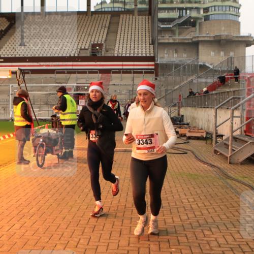 08.12.2024 - St. Pauli X-Mass-Run No. 14 Kathrin Stürmer Photography http://msf.ph/oto/7543624 08.12.2024 10:06:32 Ziel  meine-sportfotos.de