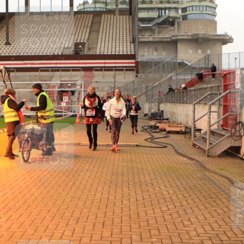 08.12.2024 - St. Pauli X-Mass-Run No. 14 Kathrin Stürmer Photography http://msf.ph/oto/7543637 08.12.2024 10:06:35 Ziel  meine-sportfotos.de