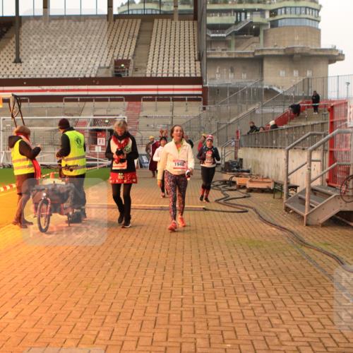 08.12.2024 - St. Pauli X-Mass-Run No. 14 Kathrin Stürmer Photography http://msf.ph/oto/7543642 08.12.2024 10:06:36 Ziel  meine-sportfotos.de