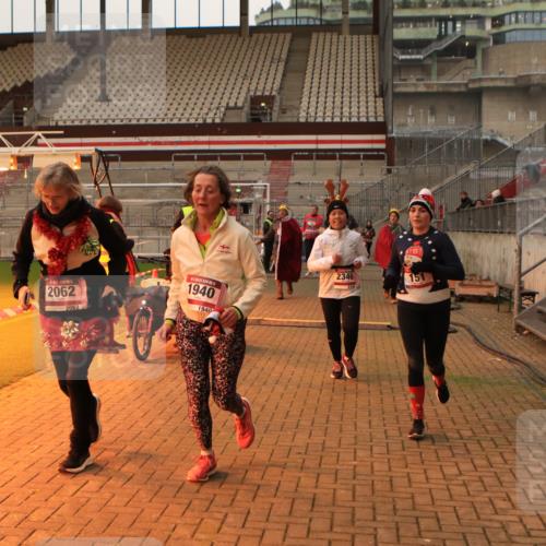 08.12.2024 - St. Pauli X-Mass-Run No. 14 Kathrin Stürmer Photography http://msf.ph/oto/7543656 08.12.2024 10:06:39 Ziel  meine-sportfotos.de