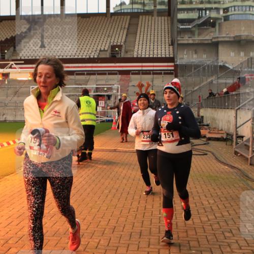 08.12.2024 - St. Pauli X-Mass-Run No. 14 Kathrin Stürmer Photography http://msf.ph/oto/7543659 08.12.2024 10:06:40 Ziel  meine-sportfotos.de