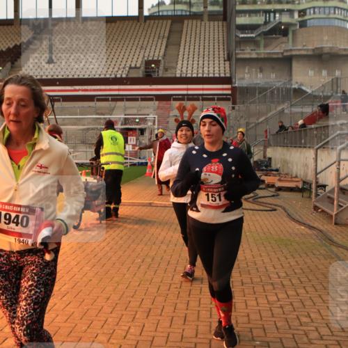 08.12.2024 - St. Pauli X-Mass-Run No. 14 Kathrin Stürmer Photography http://msf.ph/oto/7543660 08.12.2024 10:06:40 Ziel  meine-sportfotos.de