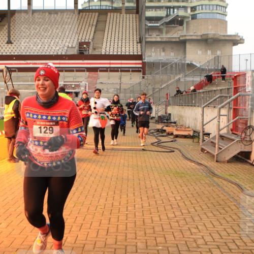 08.12.2024 - St. Pauli X-Mass-Run No. 14 Kathrin Stürmer Photography http://msf.ph/oto/7543684 08.12.2024 10:06:47 Ziel  meine-sportfotos.de