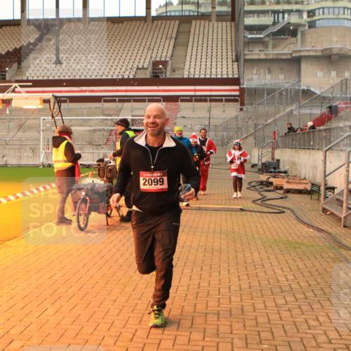 08.12.2024 - St. Pauli X-Mass-Run No. 14 Kathrin Stürmer Photography http://msf.ph/oto/7543721 08.12.2024 10:06:55 Ziel  meine-sportfotos.de