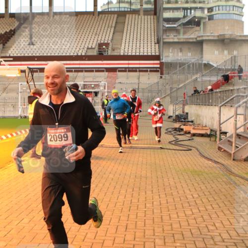 08.12.2024 - St. Pauli X-Mass-Run No. 14 Kathrin Stürmer Photography http://msf.ph/oto/7543723 08.12.2024 10:06:55 Ziel  meine-sportfotos.de