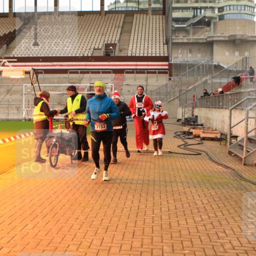 08.12.2024 - St. Pauli X-Mass-Run No. 14 Kathrin Stürmer Photography http://msf.ph/oto/7543729 08.12.2024 10:06:56 Ziel  meine-sportfotos.de