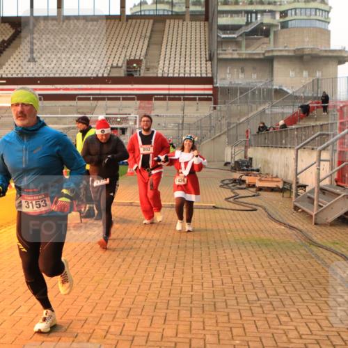08.12.2024 - St. Pauli X-Mass-Run No. 14 Kathrin Stürmer Photography http://msf.ph/oto/7543734 08.12.2024 10:06:57 Ziel  meine-sportfotos.de