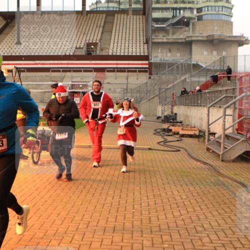 08.12.2024 - St. Pauli X-Mass-Run No. 14 Kathrin Stürmer Photography http://msf.ph/oto/7543735 08.12.2024 10:06:58 Ziel  meine-sportfotos.de