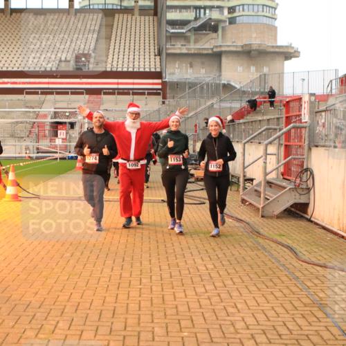 08.12.2024 - St. Pauli X-Mass-Run No. 14 Kathrin Stürmer Photography http://msf.ph/oto/7543757 08.12.2024 10:07:17 Ziel  meine-sportfotos.de
