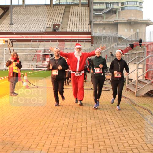 08.12.2024 - St. Pauli X-Mass-Run No. 14 Kathrin Stürmer Photography http://msf.ph/oto/7543759 08.12.2024 10:07:17 Ziel  meine-sportfotos.de