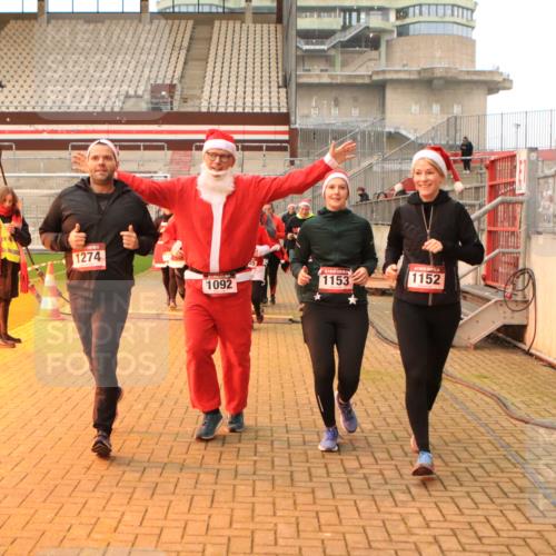 08.12.2024 - St. Pauli X-Mass-Run No. 14 Kathrin Stürmer Photography http://msf.ph/oto/7543764 08.12.2024 10:07:18 Ziel  meine-sportfotos.de