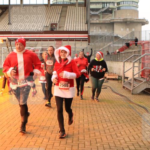 08.12.2024 - St. Pauli X-Mass-Run No. 14 Kathrin Stürmer Photography http://msf.ph/oto/7543773 08.12.2024 10:07:21 Ziel  meine-sportfotos.de