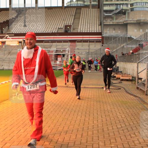 08.12.2024 - St. Pauli X-Mass-Run No. 14 Kathrin Stürmer Photography http://msf.ph/oto/7543811 08.12.2024 10:07:29 Ziel  meine-sportfotos.de