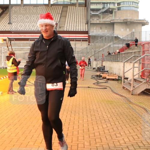 08.12.2024 - St. Pauli X-Mass-Run No. 14 Kathrin Stürmer Photography http://msf.ph/oto/7543834 08.12.2024 10:07:35 Ziel  meine-sportfotos.de