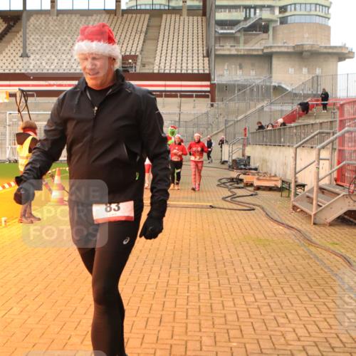 08.12.2024 - St. Pauli X-Mass-Run No. 14 Kathrin Stürmer Photography http://msf.ph/oto/7543835 08.12.2024 10:07:35 Ziel  meine-sportfotos.de