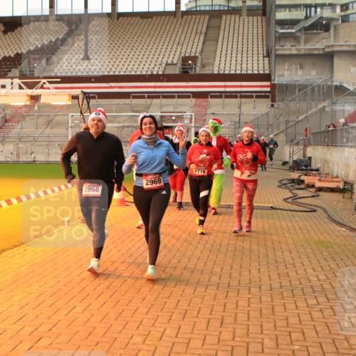 08.12.2024 - St. Pauli X-Mass-Run No. 14 Kathrin Stürmer Photography http://msf.ph/oto/7543841 08.12.2024 10:07:39 Ziel  meine-sportfotos.de