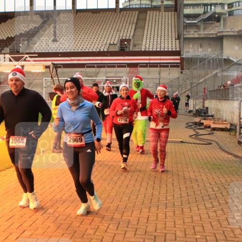 08.12.2024 - St. Pauli X-Mass-Run No. 14 Kathrin Stürmer Photography http://msf.ph/oto/7543844 08.12.2024 10:07:39 Ziel  meine-sportfotos.de