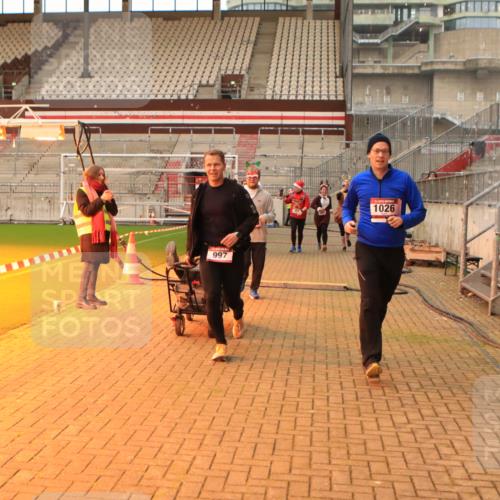 08.12.2024 - St. Pauli X-Mass-Run No. 14 Kathrin Stürmer Photography http://msf.ph/oto/7543873 08.12.2024 10:08:00 Ziel  meine-sportfotos.de